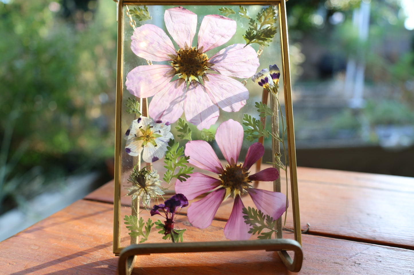 Pressed Flower Art in Gold Frame with Chain, 4"x6"